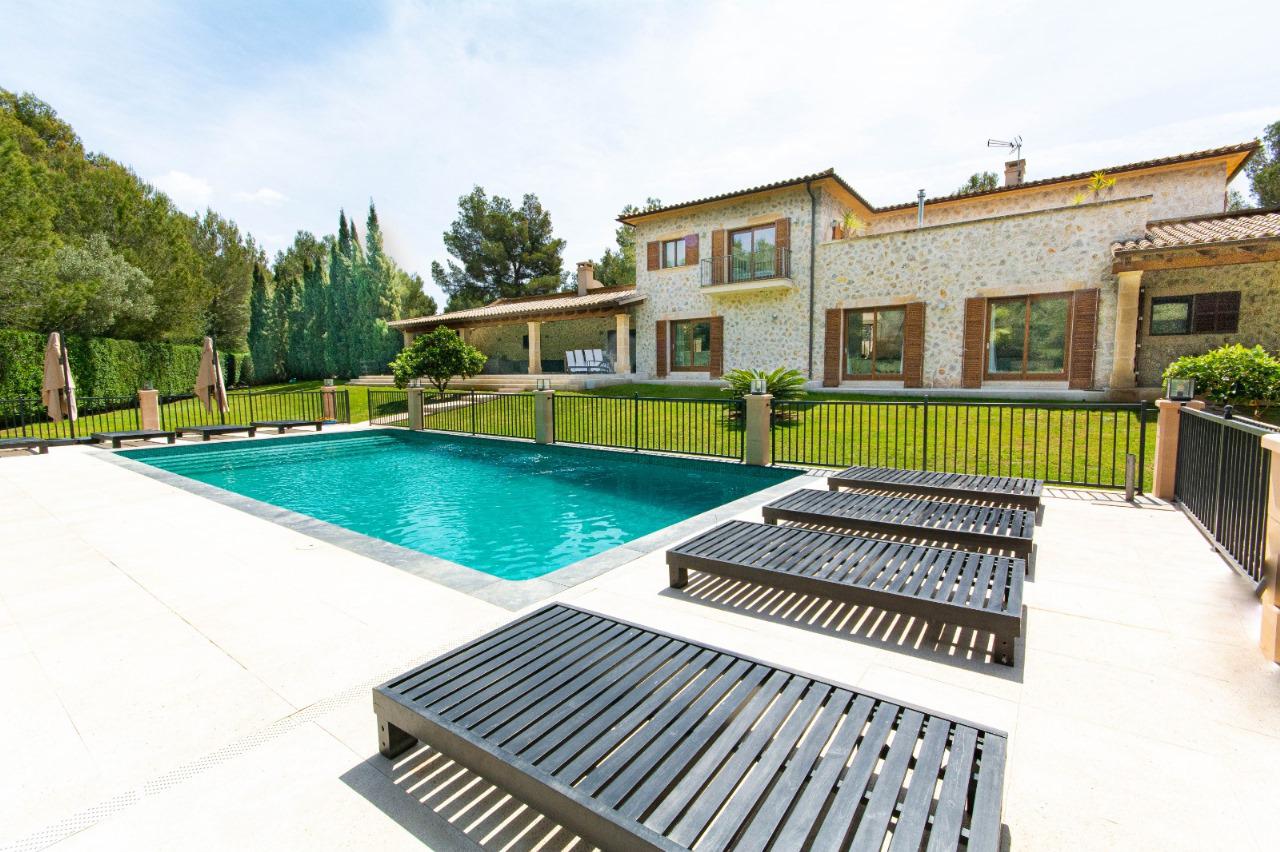 Prime Luxury Villa for Sale in Santa Ponsa next to the Golf Course