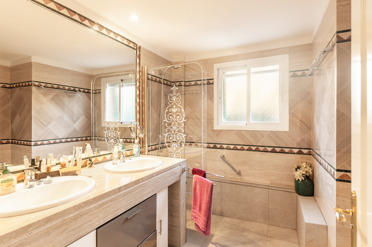 Two Combined Apartments with breathtaking sea views