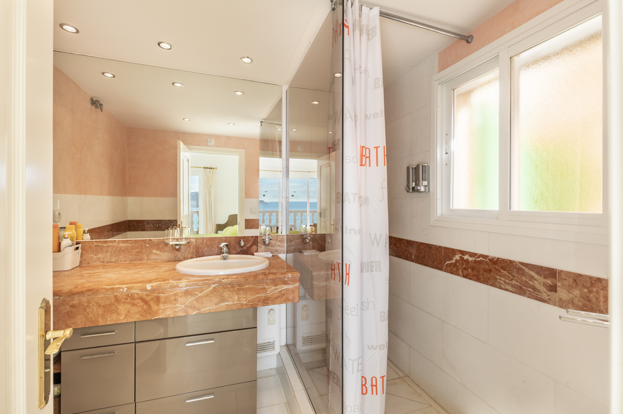 Two Combined Apartments with breathtaking sea views