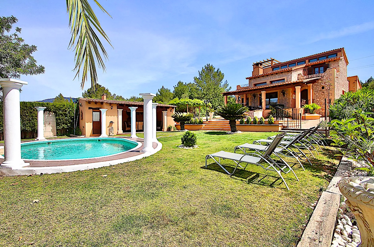 Investment Finca with Holiday Rental License in Bunyola