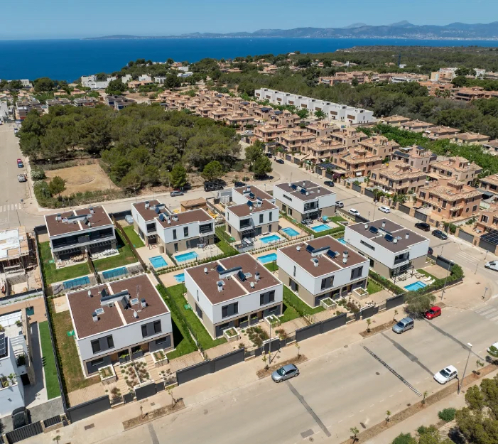 Новый двухквартирный дом с бассейном на продажу в Пуч де Рос