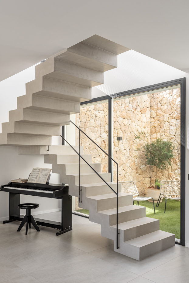 Contemporary Luxury Villa for Sale near Port Adriano