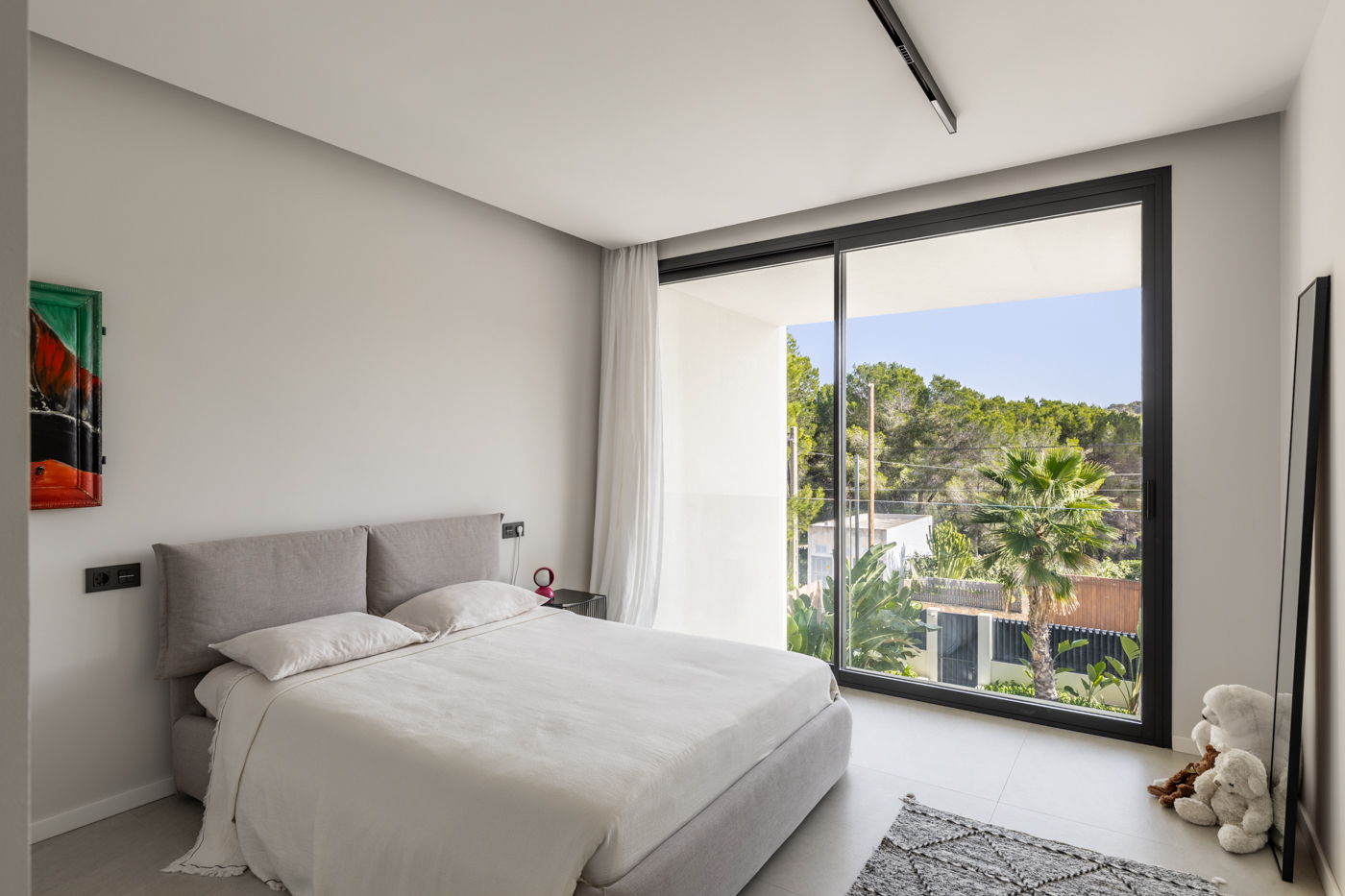 Contemporary Luxury Villa for Sale near Port Adriano