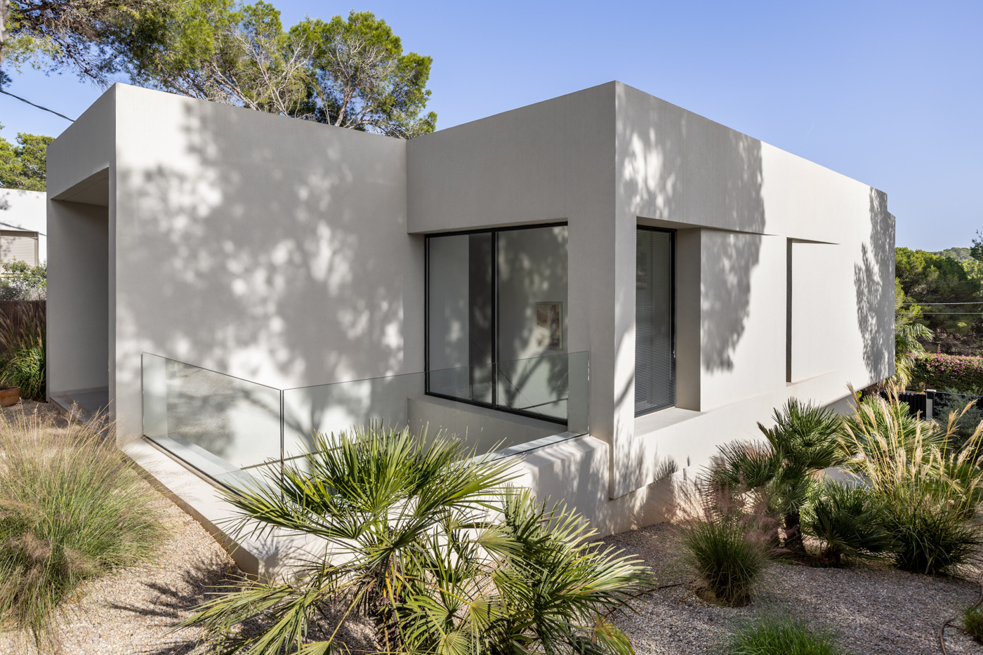 Contemporary Luxury Villa for Sale near Port Adriano