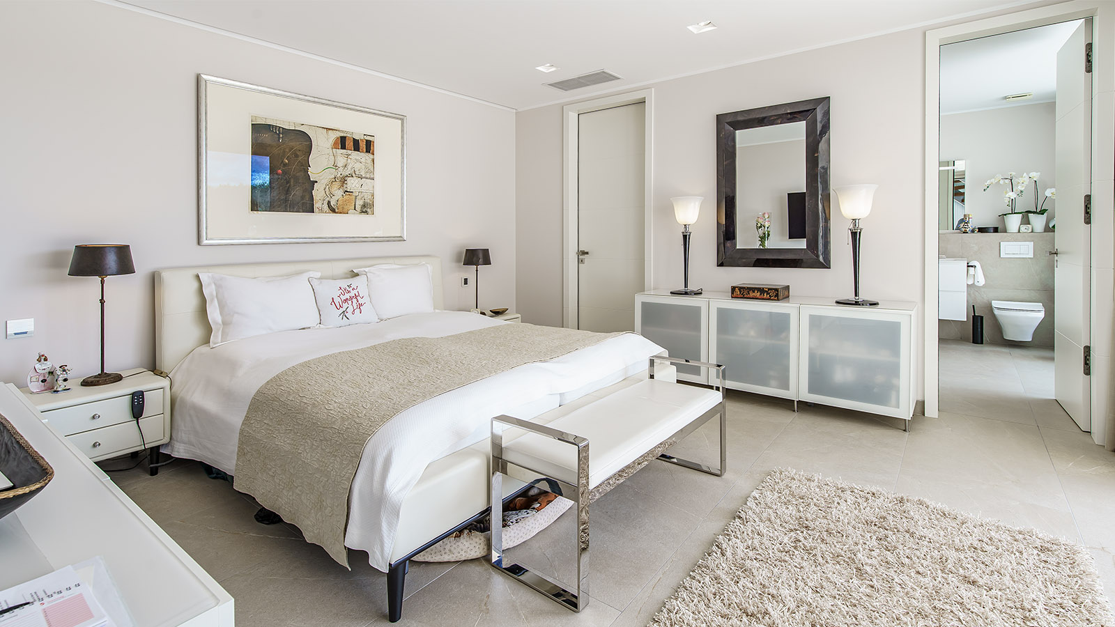 Luxurious Villa for Sale with Panoramic Sea Views near Port Adriano