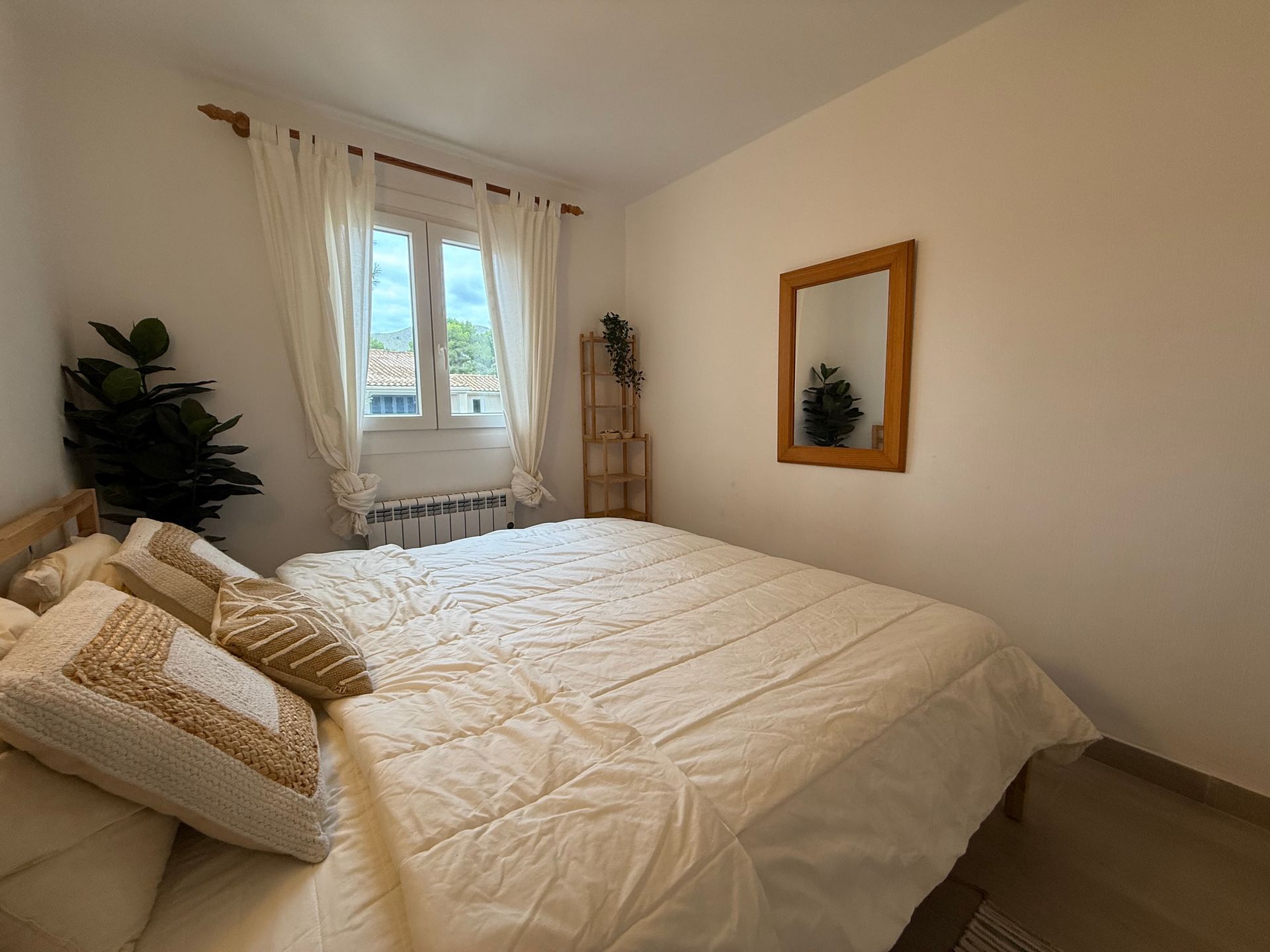 Elegant Apartment for Sale in Puerto de Pollensa – Only 100 m from the Beach