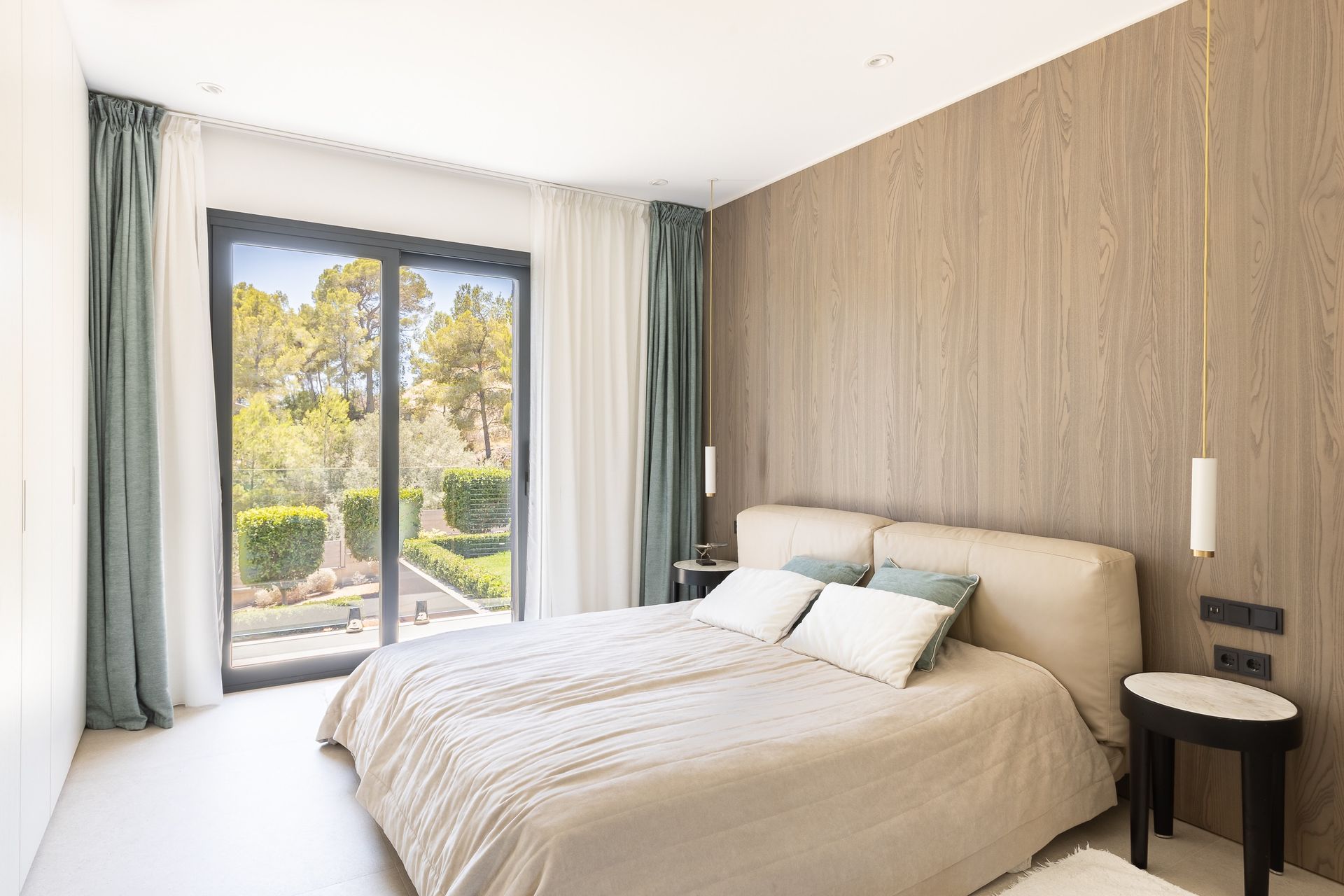 Luxury Villa with Separate Guest House for Sale in Camp de Mar