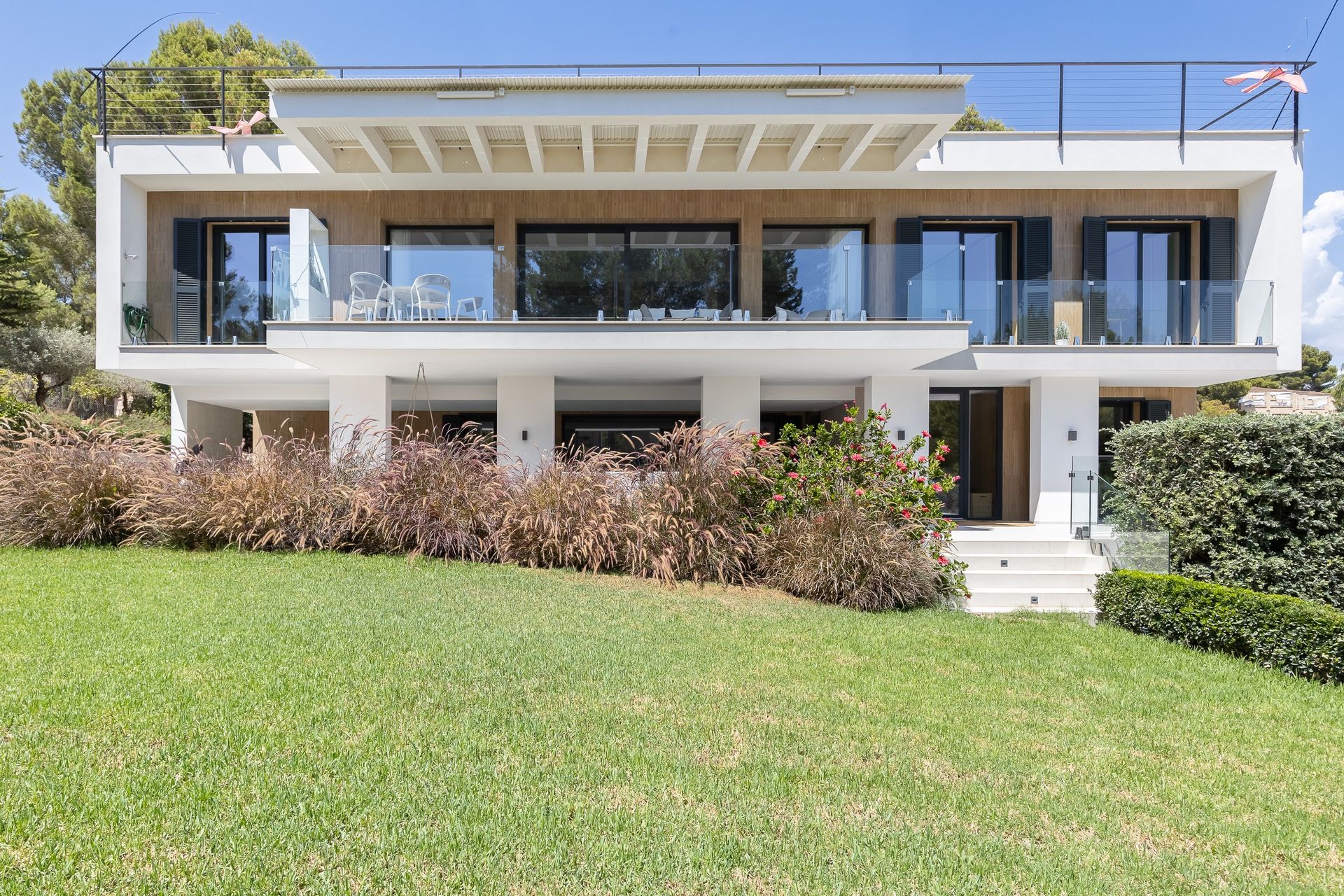 Luxury Villa with Separate Guest House for Sale in Camp de Mar