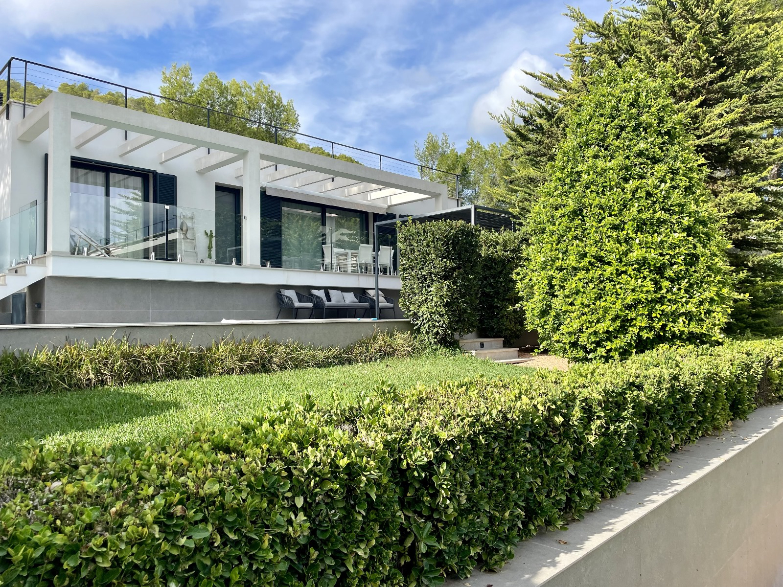 Luxury Villa with Separate Guest House for Sale in Camp de Mar