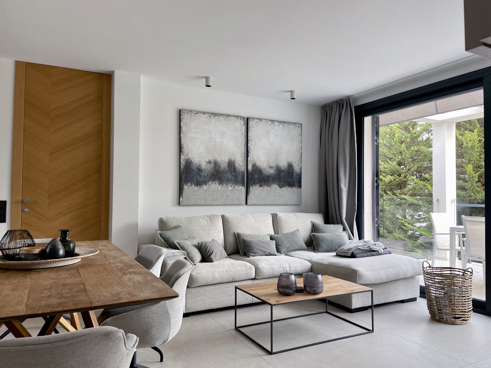 Luxury Villa with Separate Guest House for Sale in Camp de Mar