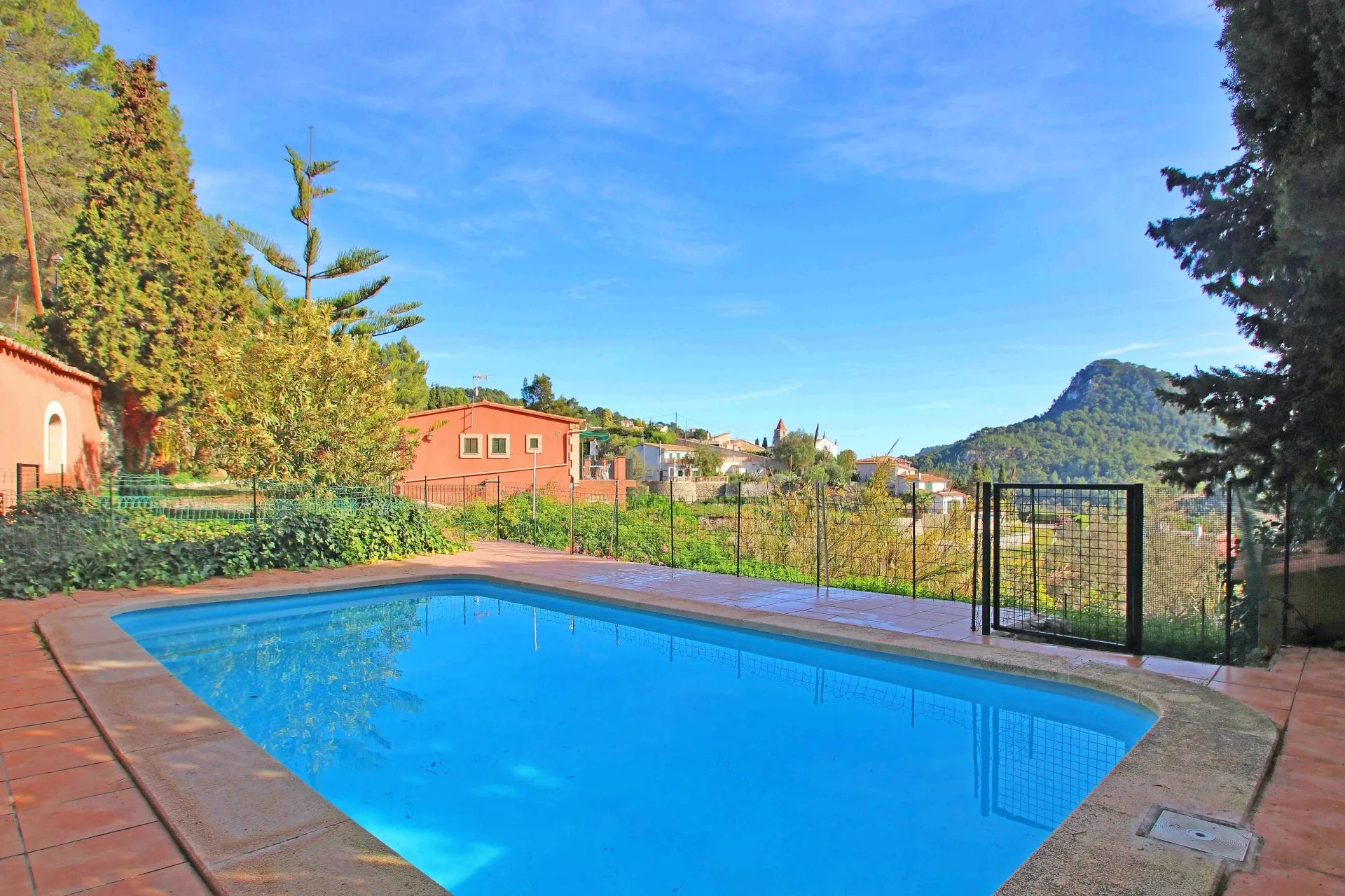 Villa with Holiday Rental License for Sale in Galilea