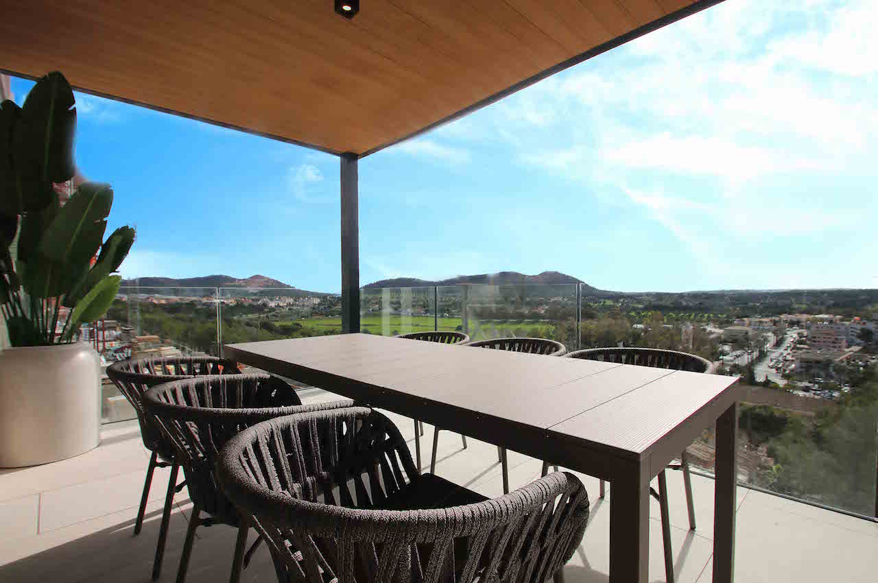 New penthouse for sale in Santa Ponsa with sea views