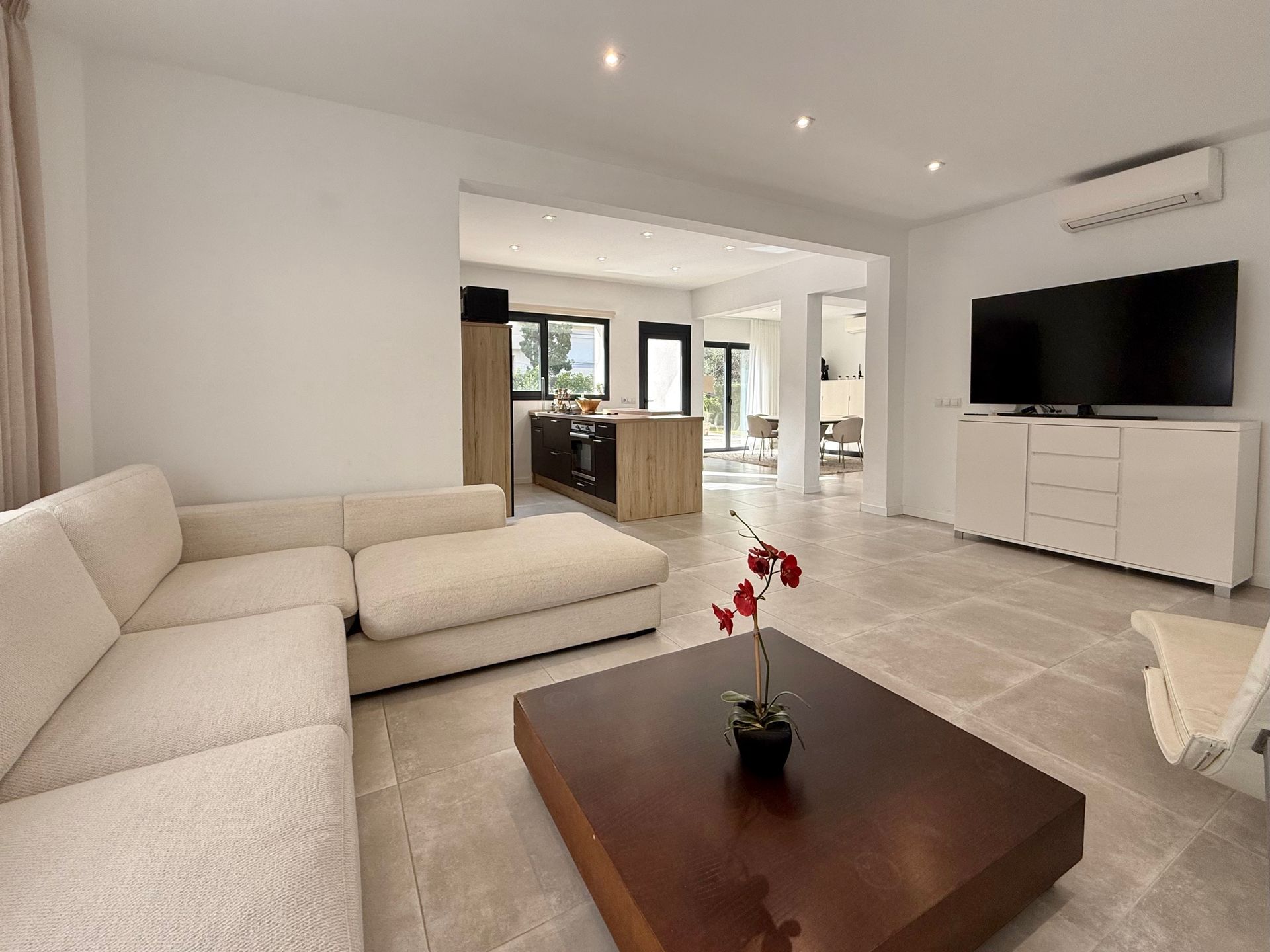 Villa moderna en alquiler en Santa Ponsa