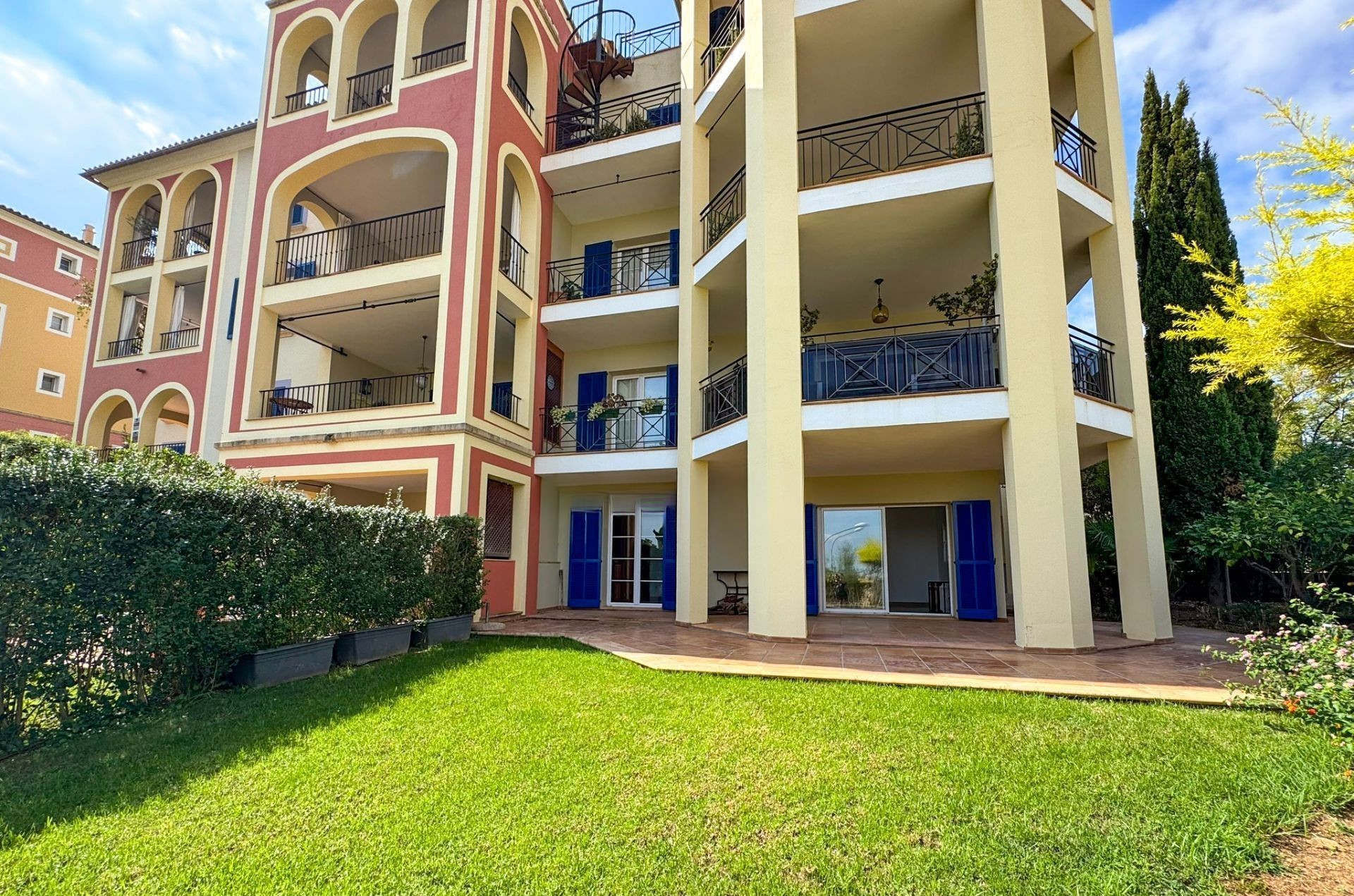 Garden Apartment for Sale in Bendinat