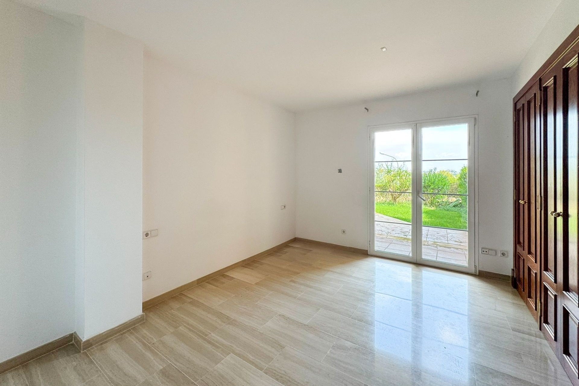 Garden Apartment for Sale in Bendinat