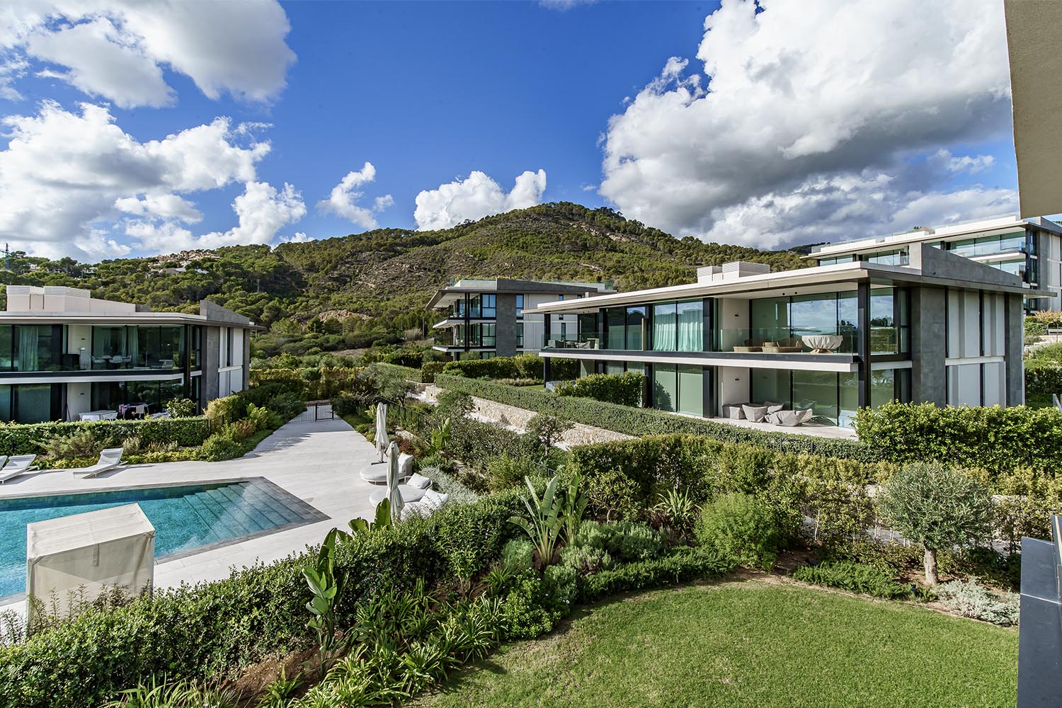 Luxury Penthouse for sale in Paguera in modern residence Sa Puntasa