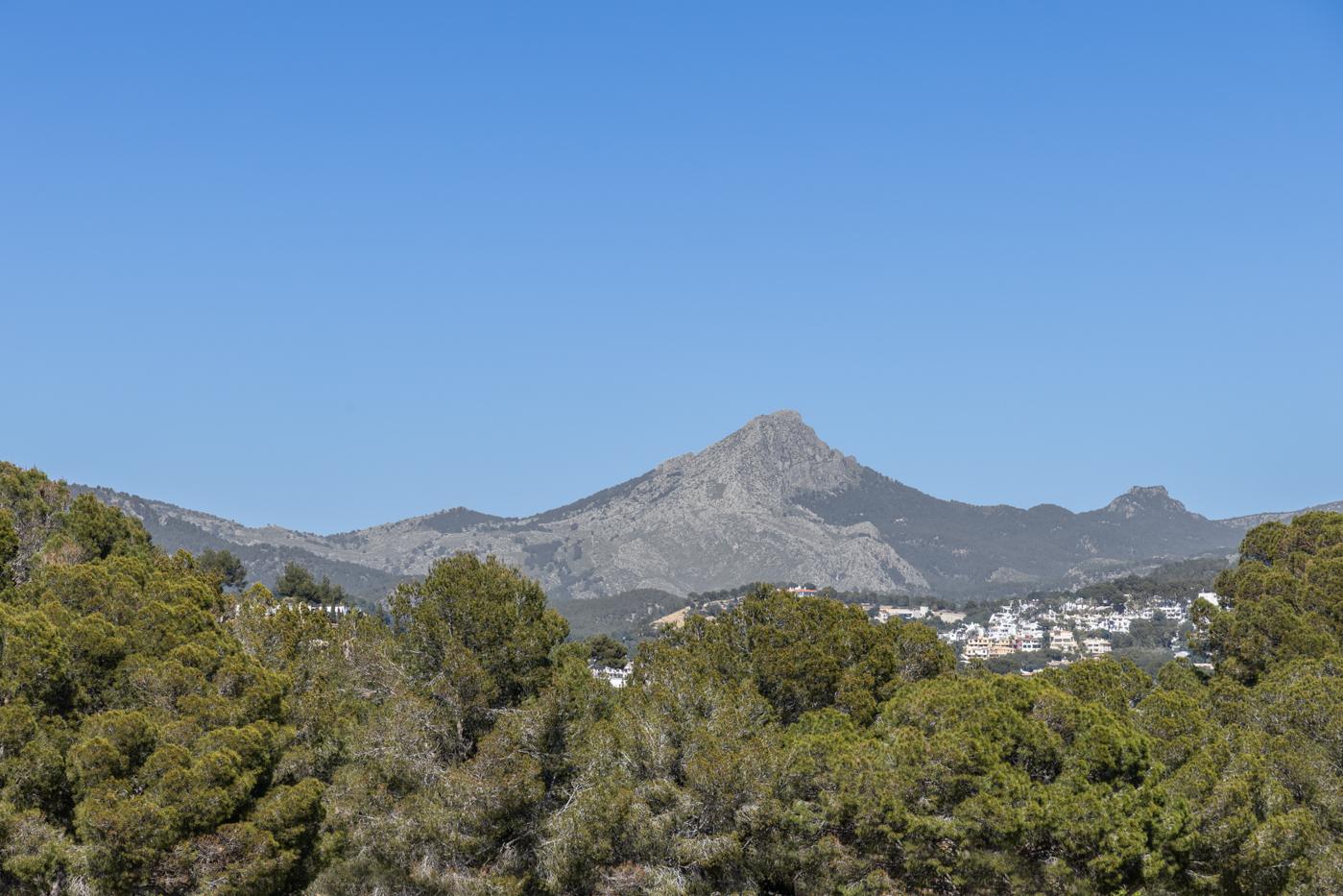 Modern Villa for Sale in Santa Ponsa