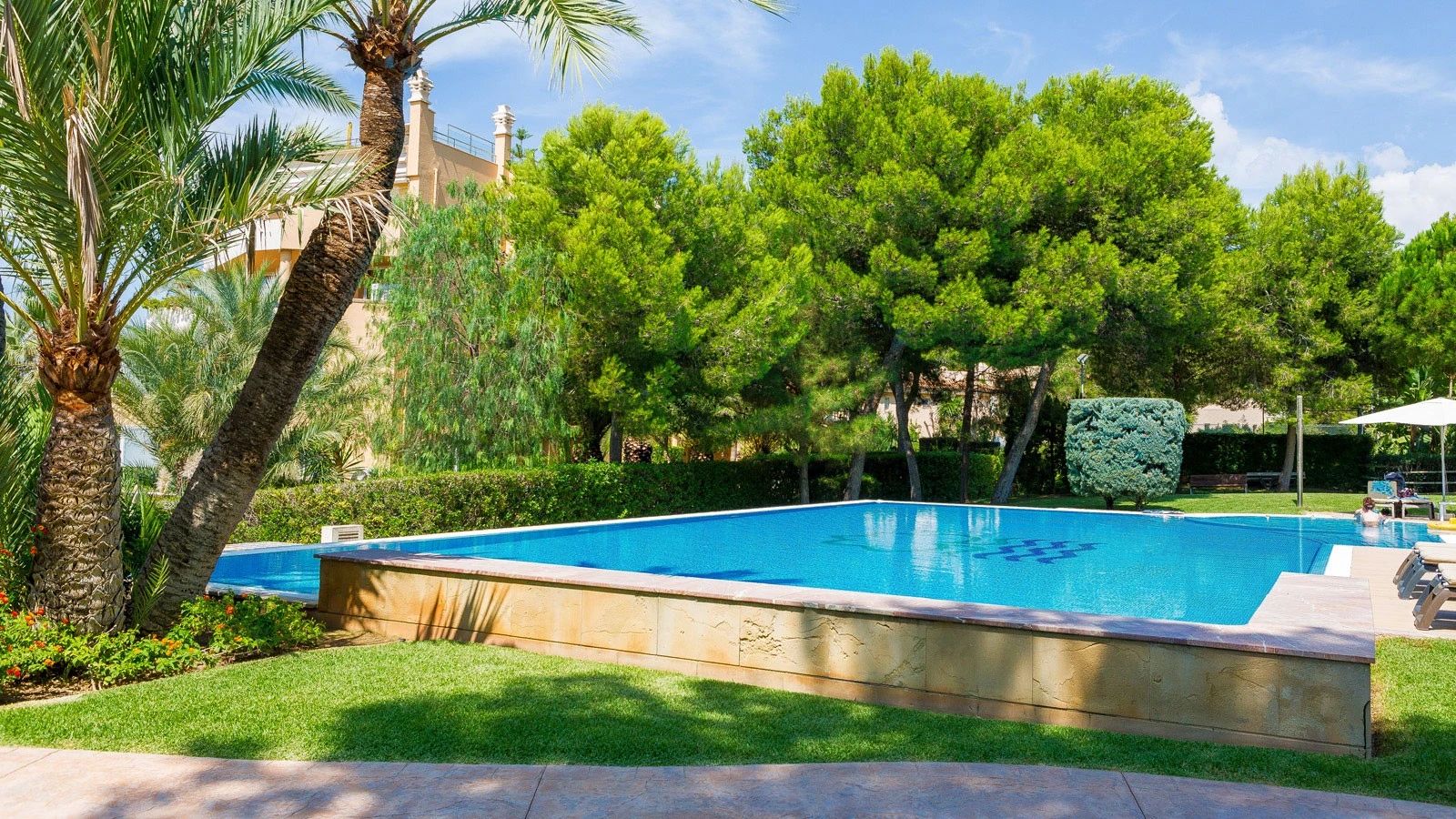 Penthouse with Roof Terrace for Sale in Santa Ponsa