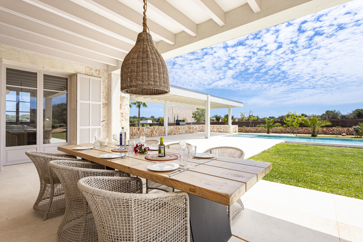 Недавно построенная усадьба продается в Сес-Салинес.