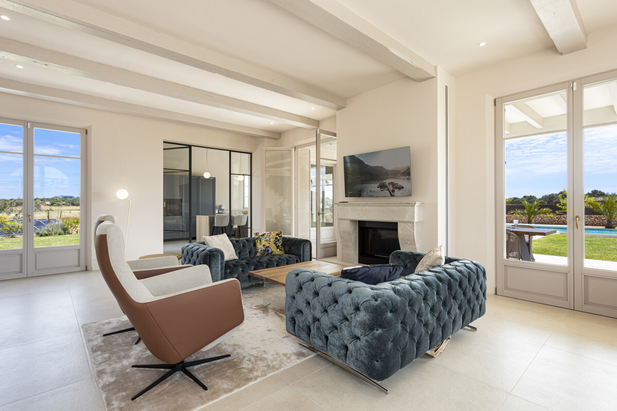 Недавно построенная усадьба продается в Сес-Салинес.