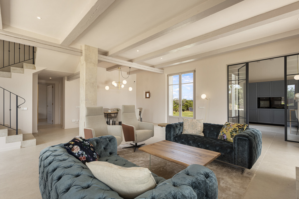 Недавно построенная усадьба продается в Сес-Салинес.