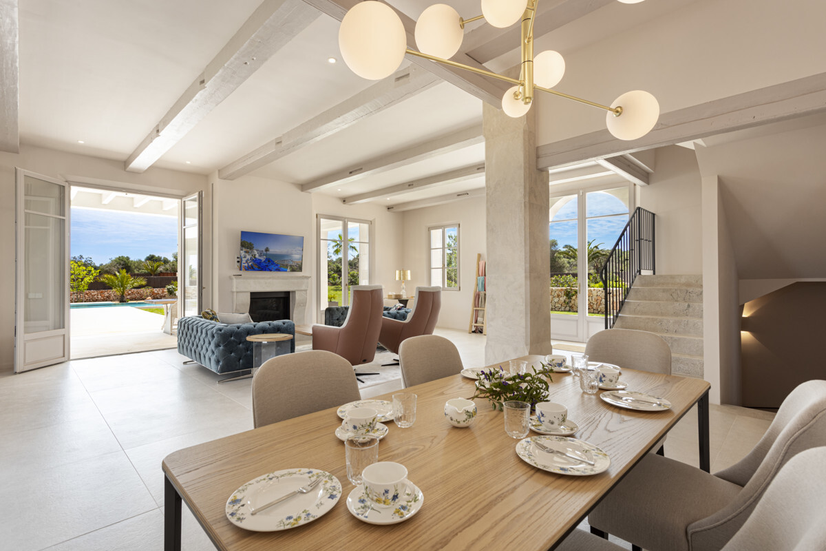 Недавно построенная усадьба продается в Сес-Салинес.