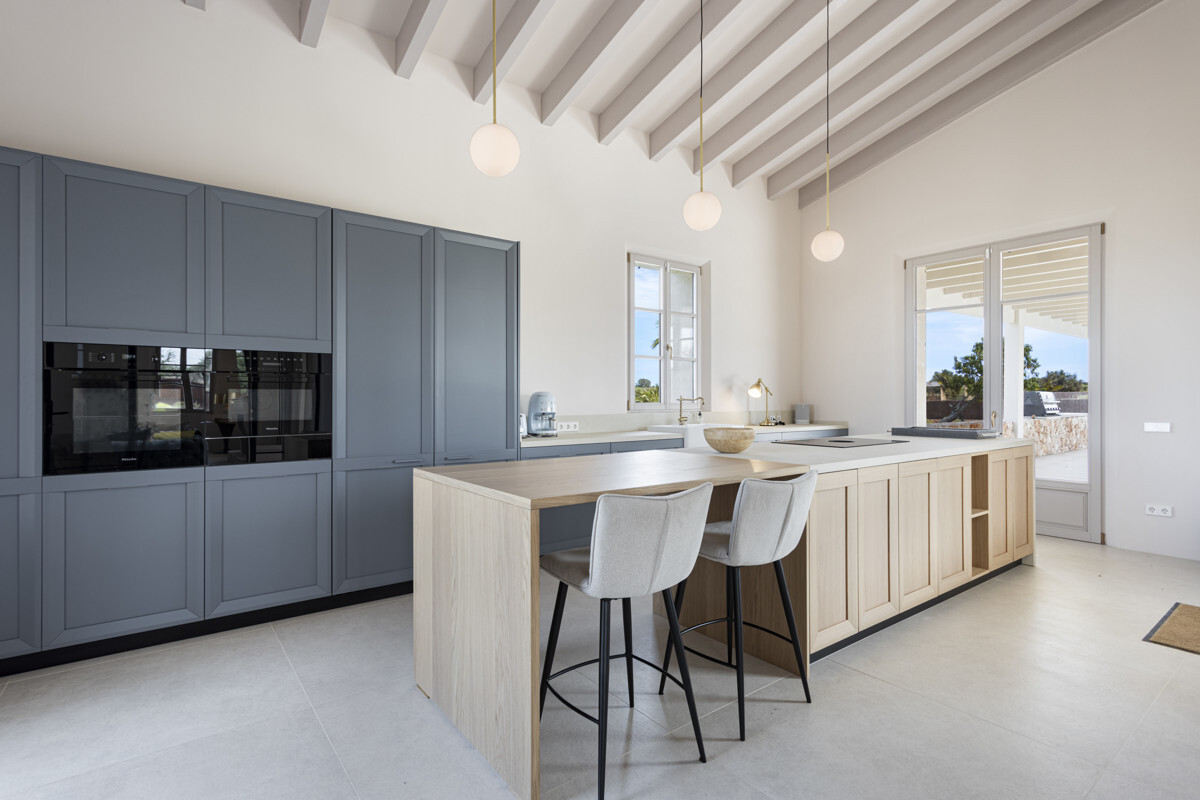 Недавно построенная усадьба продается в Сес-Салинес.