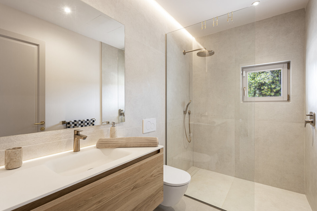 Недавно построенная усадьба продается в Сес-Салинес.