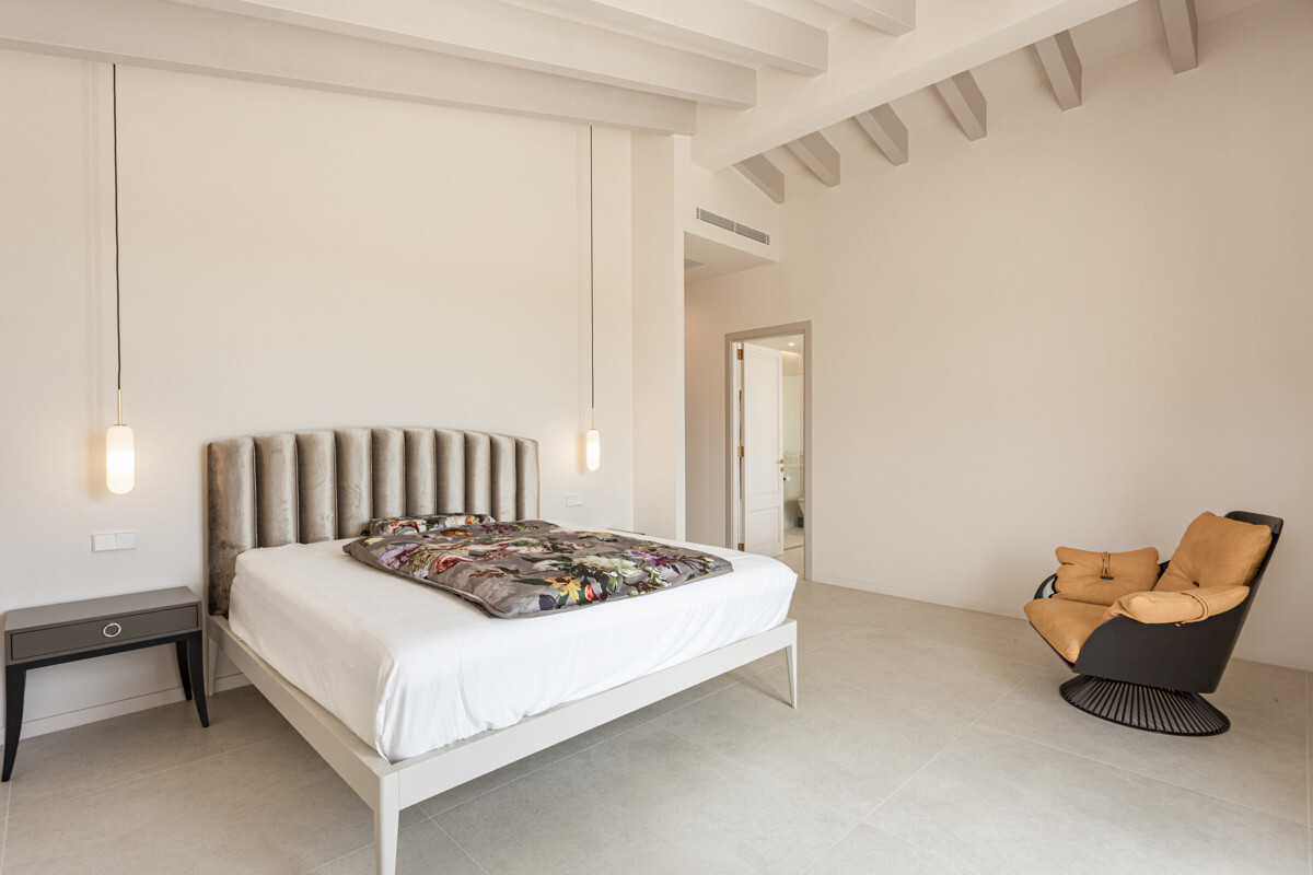 Недавно построенная усадьба продается в Сес-Салинес.