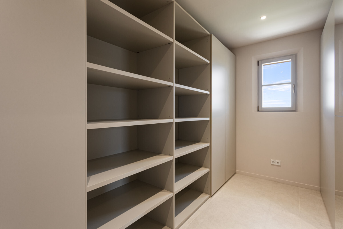 Недавно построенная усадьба продается в Сес-Салинес.