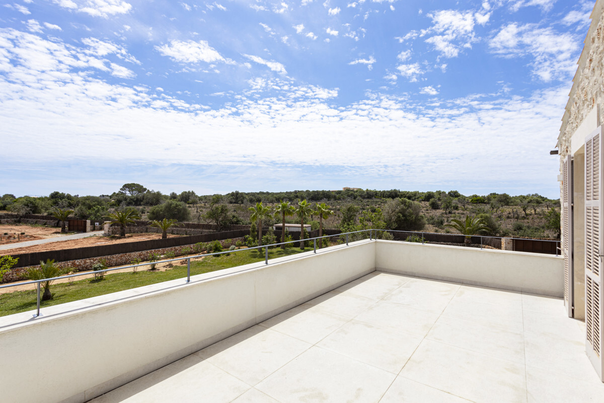 Недавно построенная усадьба продается в Сес-Салинес.