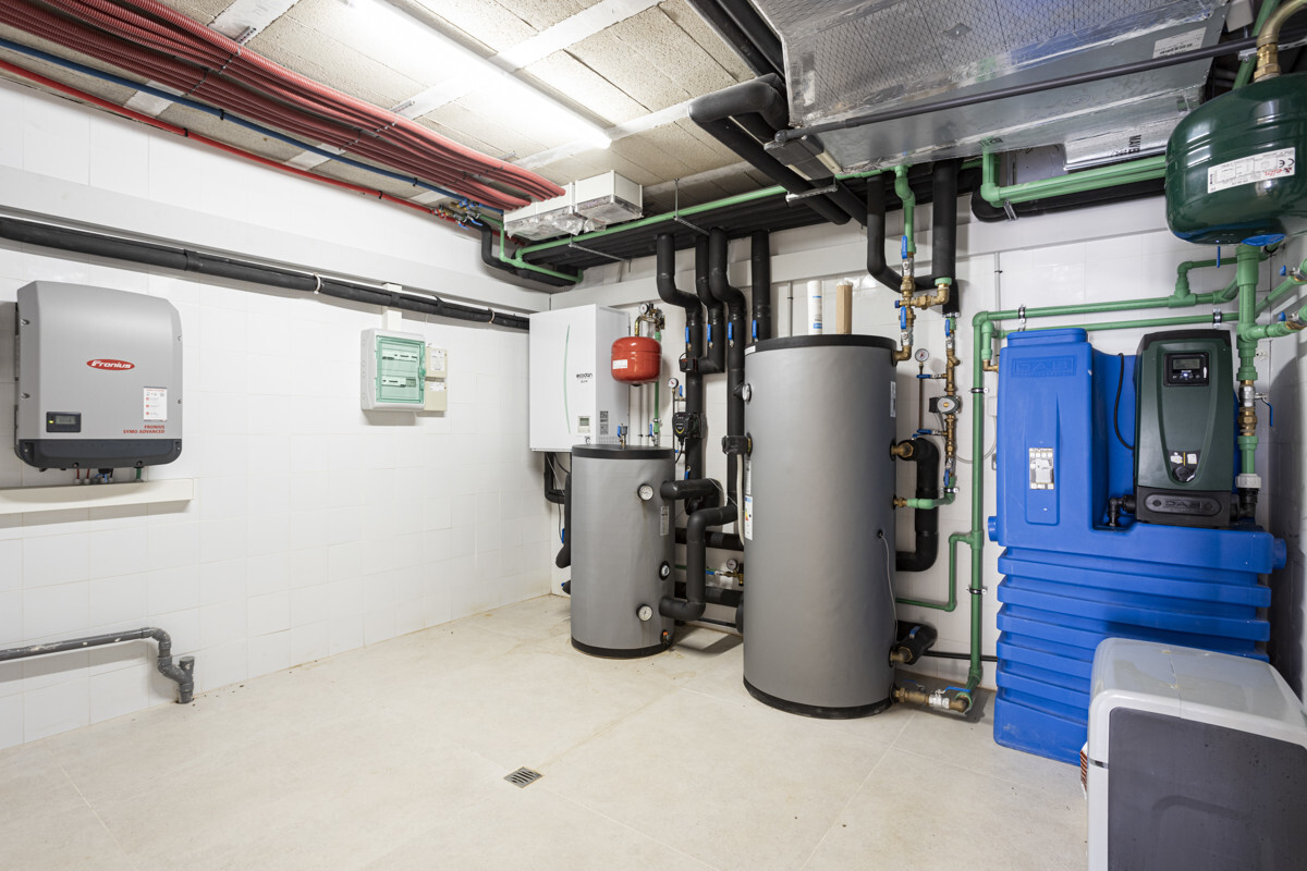 Недавно построенная усадьба продается в Сес-Салинес.