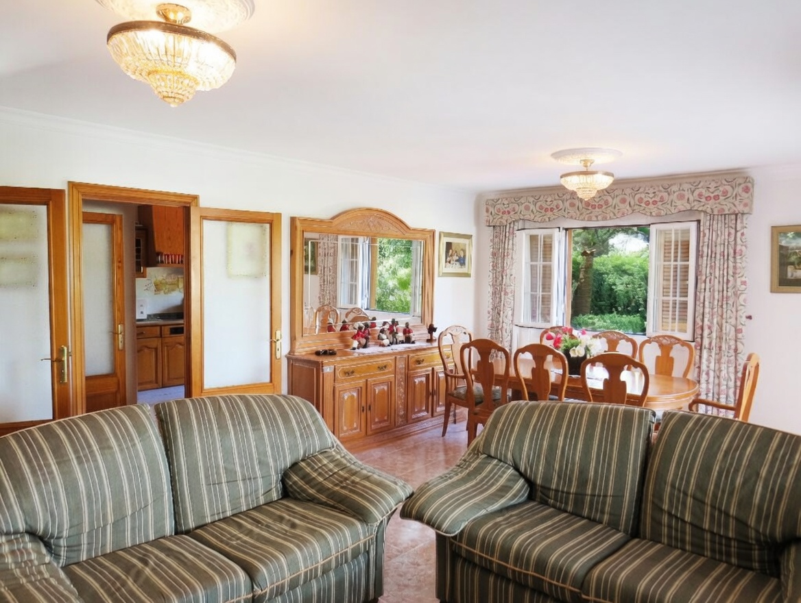 Продается дом с бассейном в Санта-Понсе.