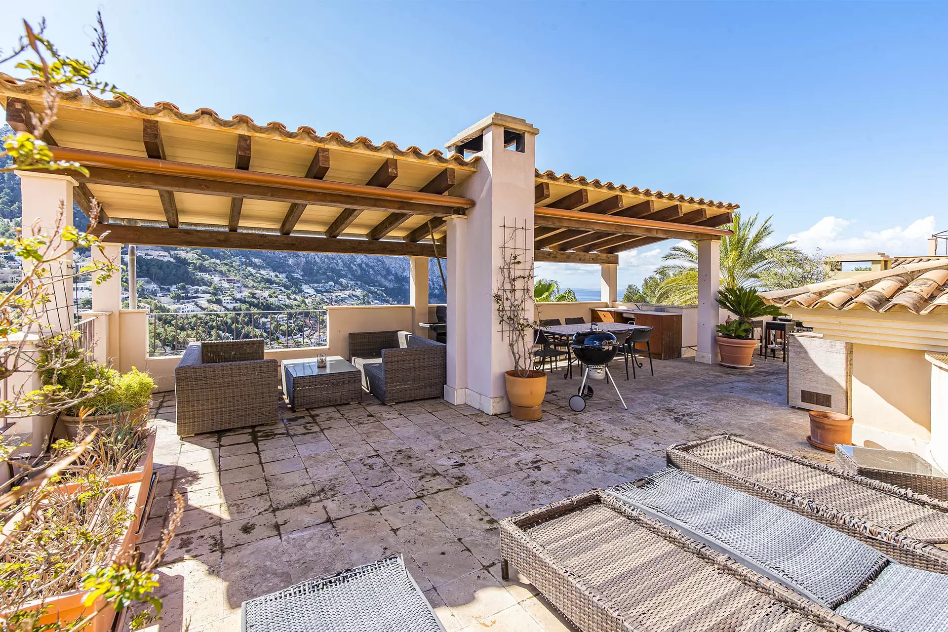 Rymlig penthouse till salu i Port Andratx med havsutsikt