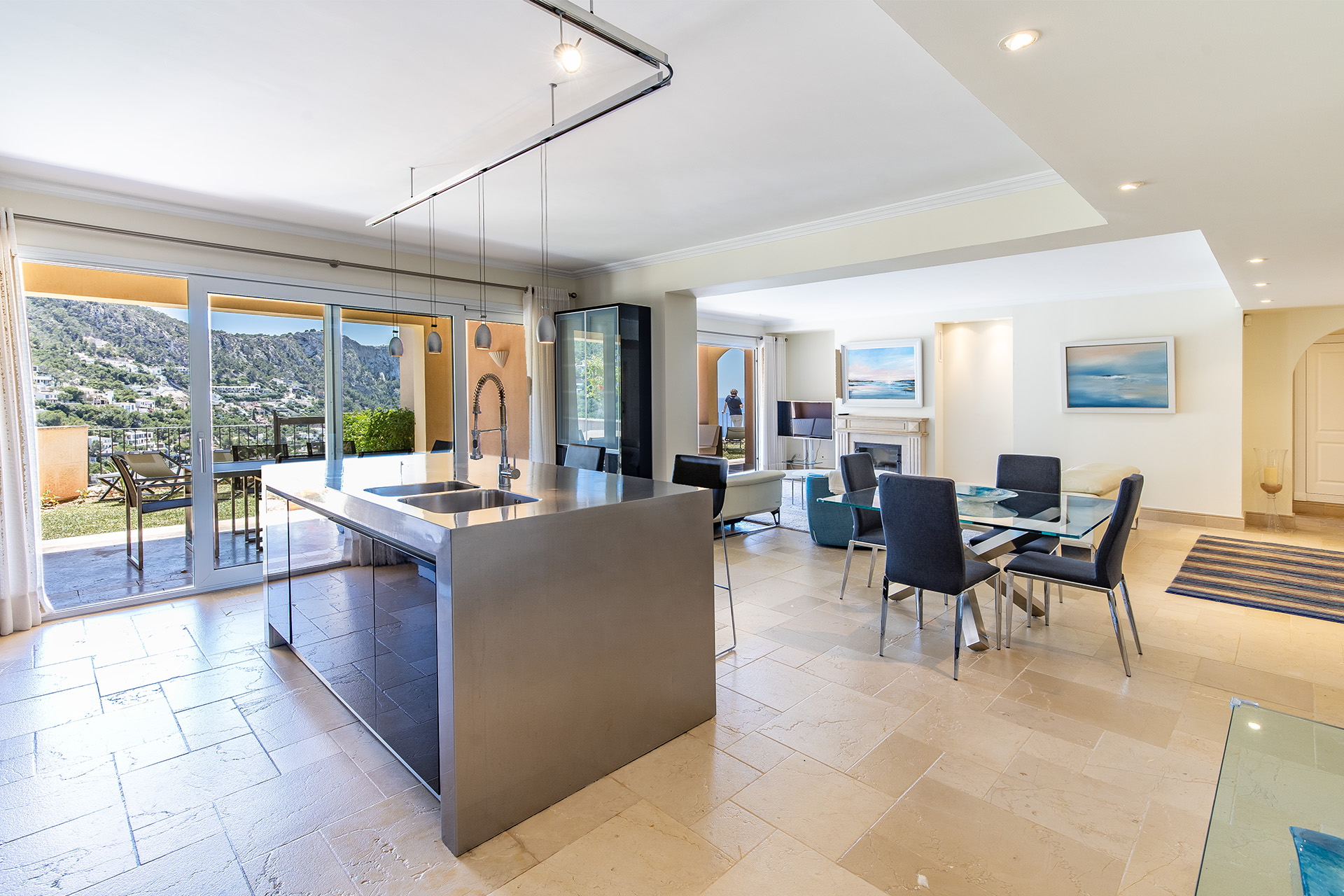 Trädgårdslägenhet med havsutsikt till salu i Port Andratx