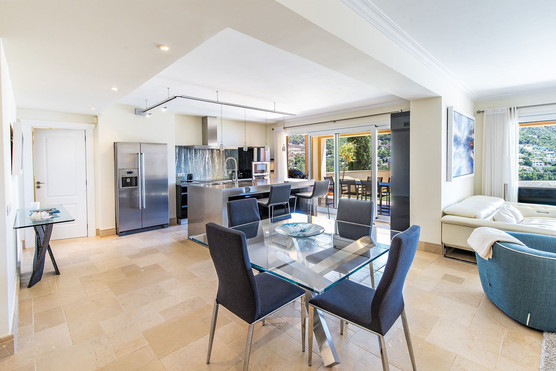 Trädgårdslägenhet med havsutsikt till salu i Port Andratx