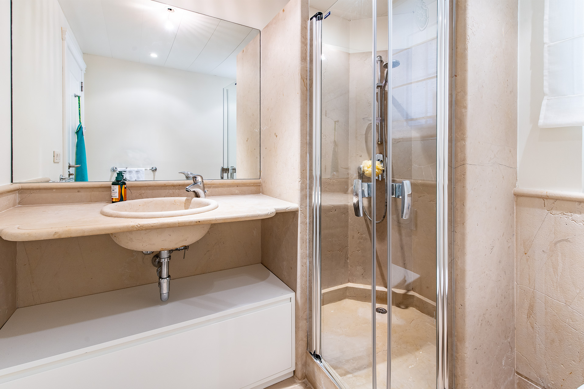 Trädgårdslägenhet med havsutsikt till salu i Port Andratx