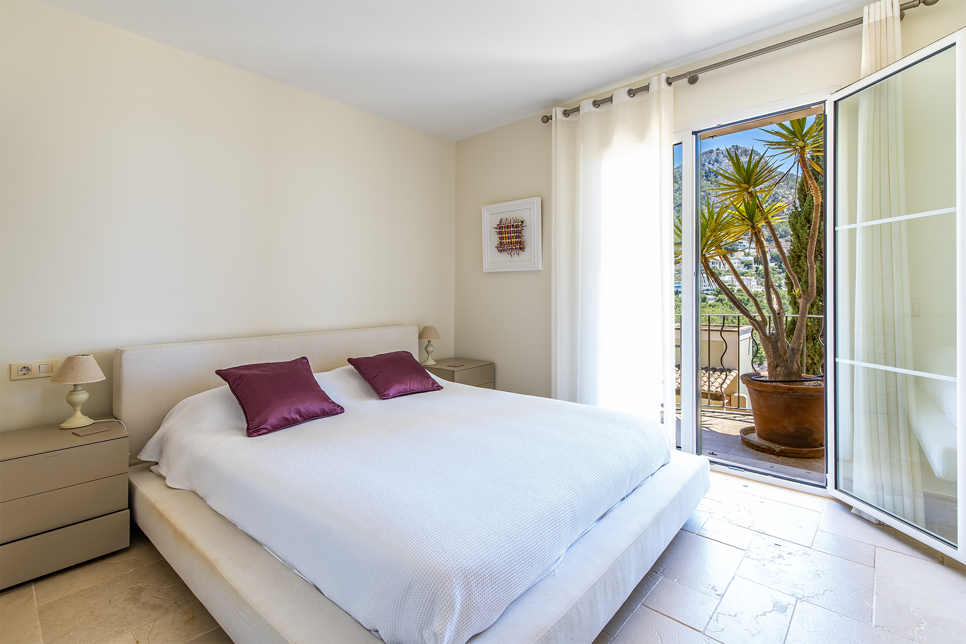 Trädgårdslägenhet med havsutsikt till salu i Port Andratx