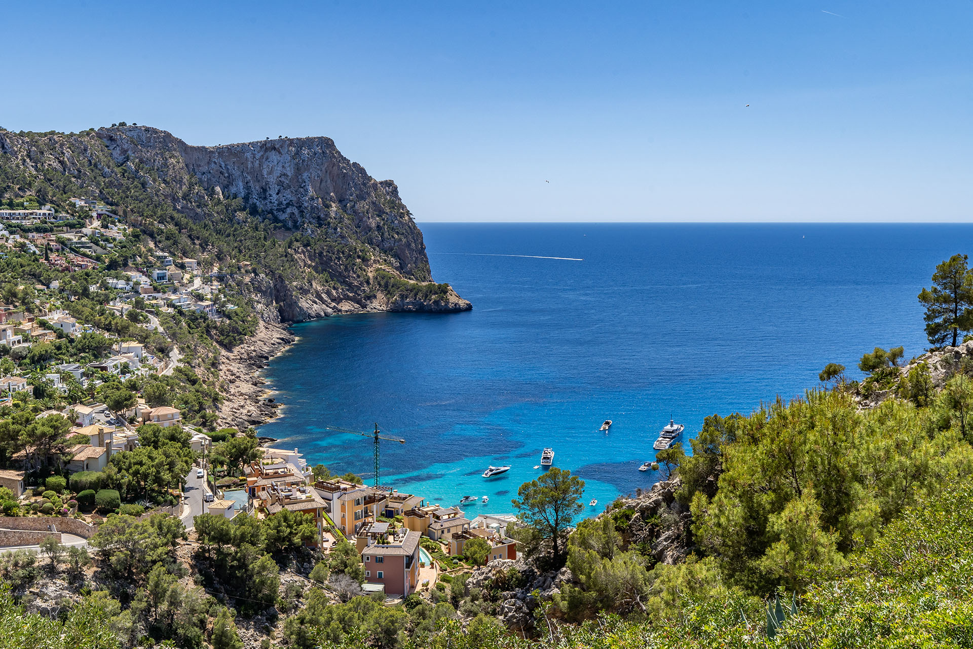 Trädgårdslägenhet med havsutsikt till salu i Port Andratx