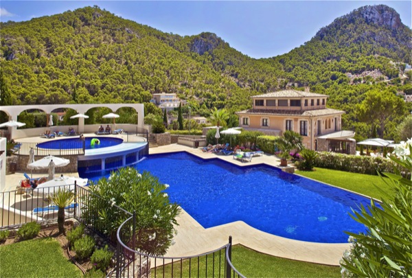 Trädgårdslägenhet med havsutsikt till salu i Port Andratx