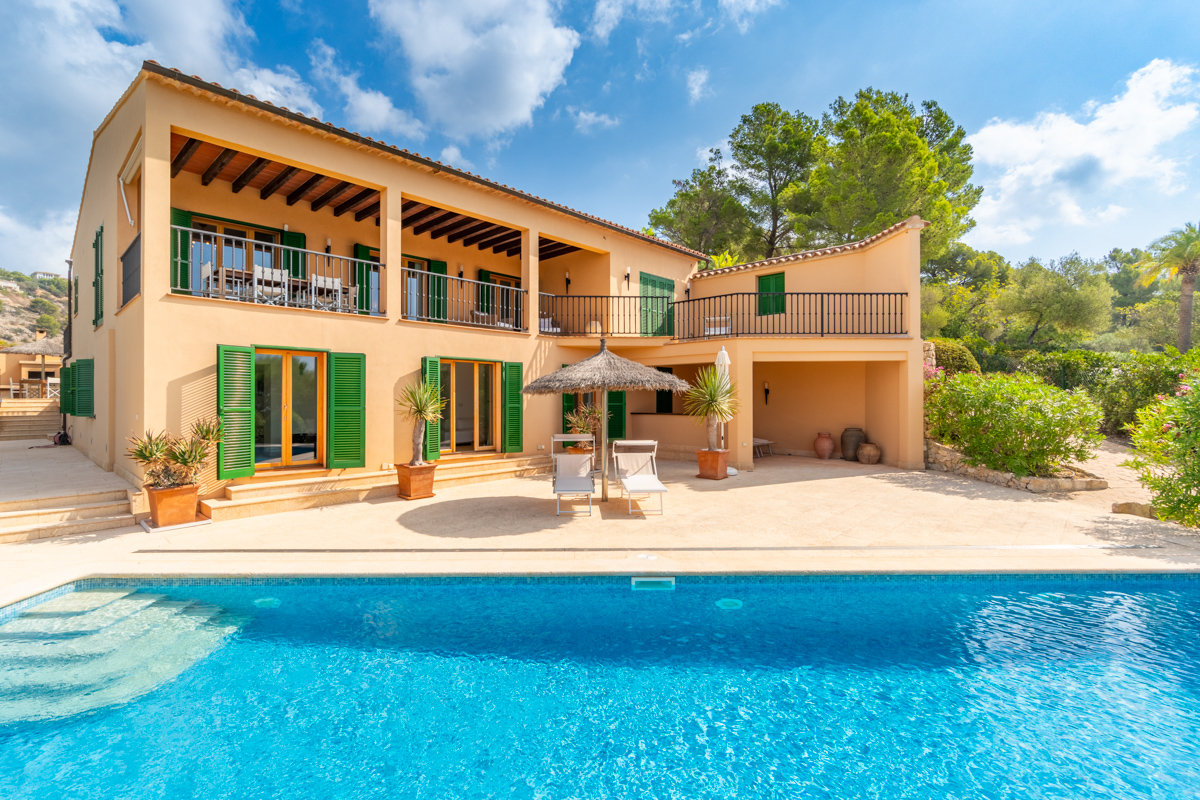 Villa with Sea View for Sale in Calvia