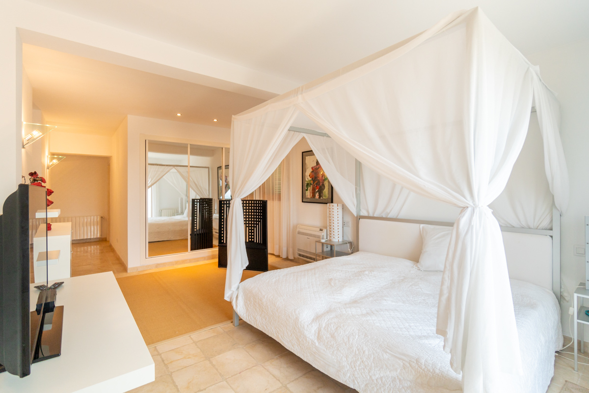 Villa with Sea View for Sale in Calvia