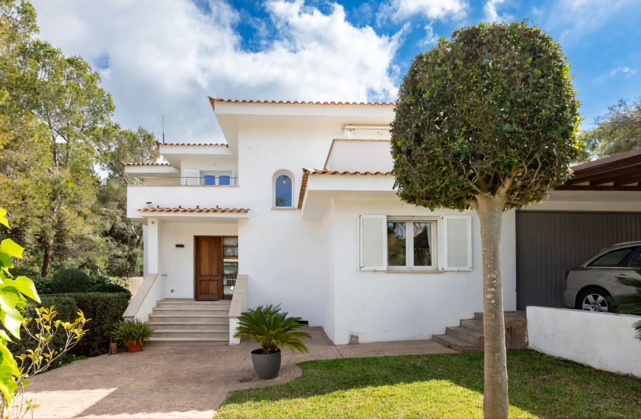 Lovely Villa with Holiday Licence for Sale in Santa Ponsa
