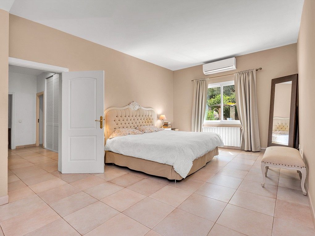 Villa for Sale in luxury Area of Santa Ponsa