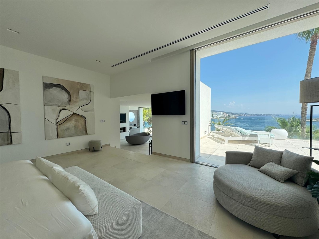 Exklusiv nybyggd lyxvilla till salu vid havet i Cala Vinyas