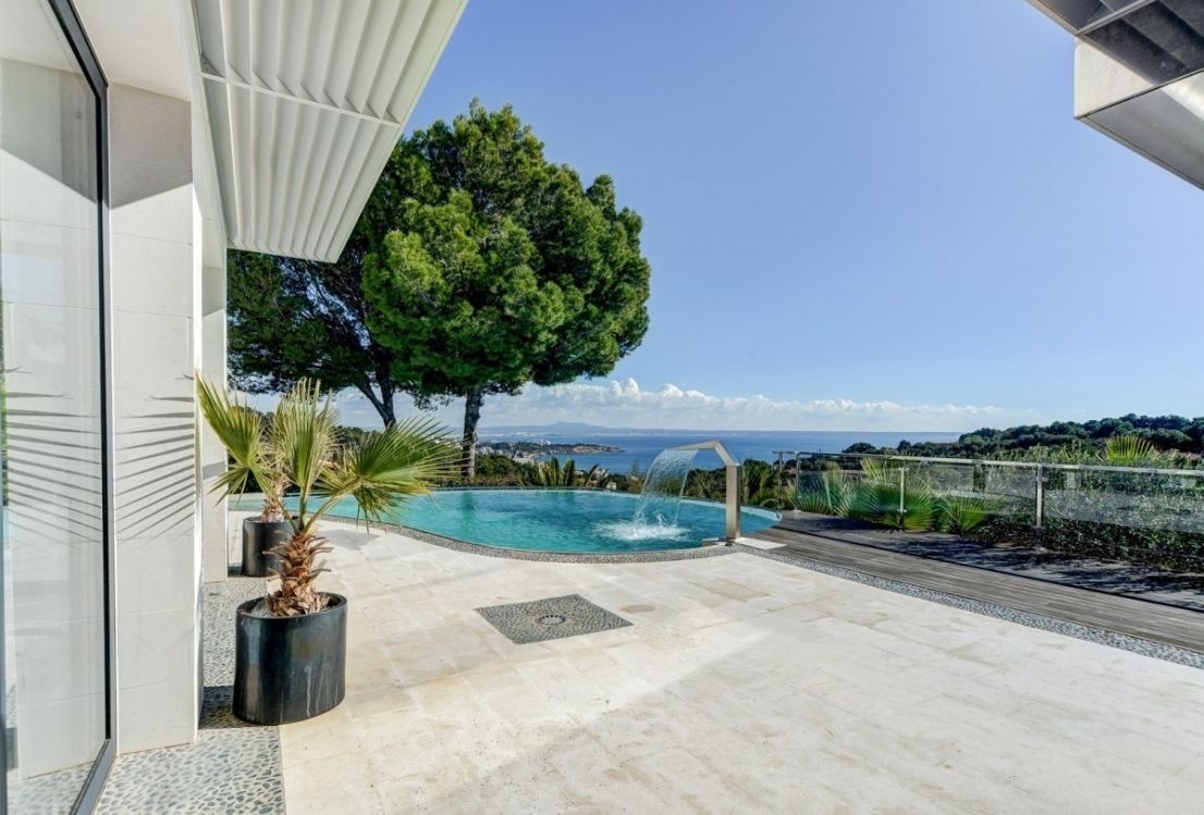 Lyxvilla till salu med havsutsikt i Bendinat, Mallorca