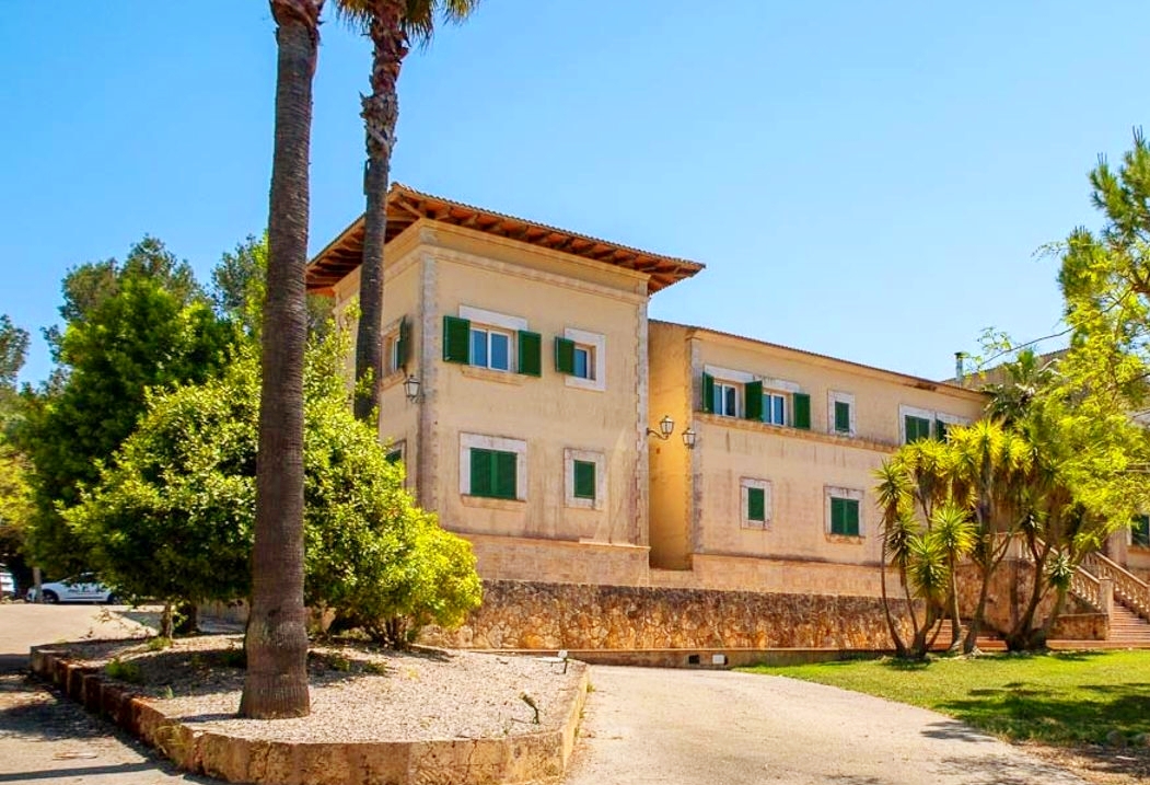 Spacious Finca for Sale in a quiet Area of  Algaida