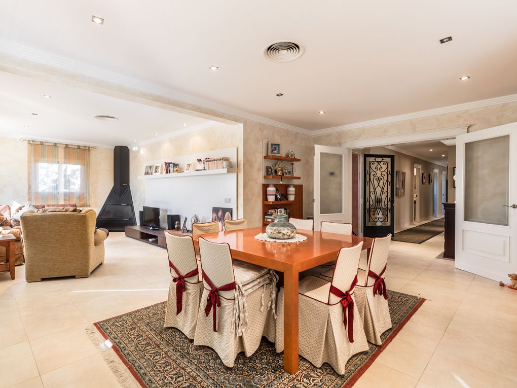Spacious Finca for Sale in a quiet Area of  Algaida