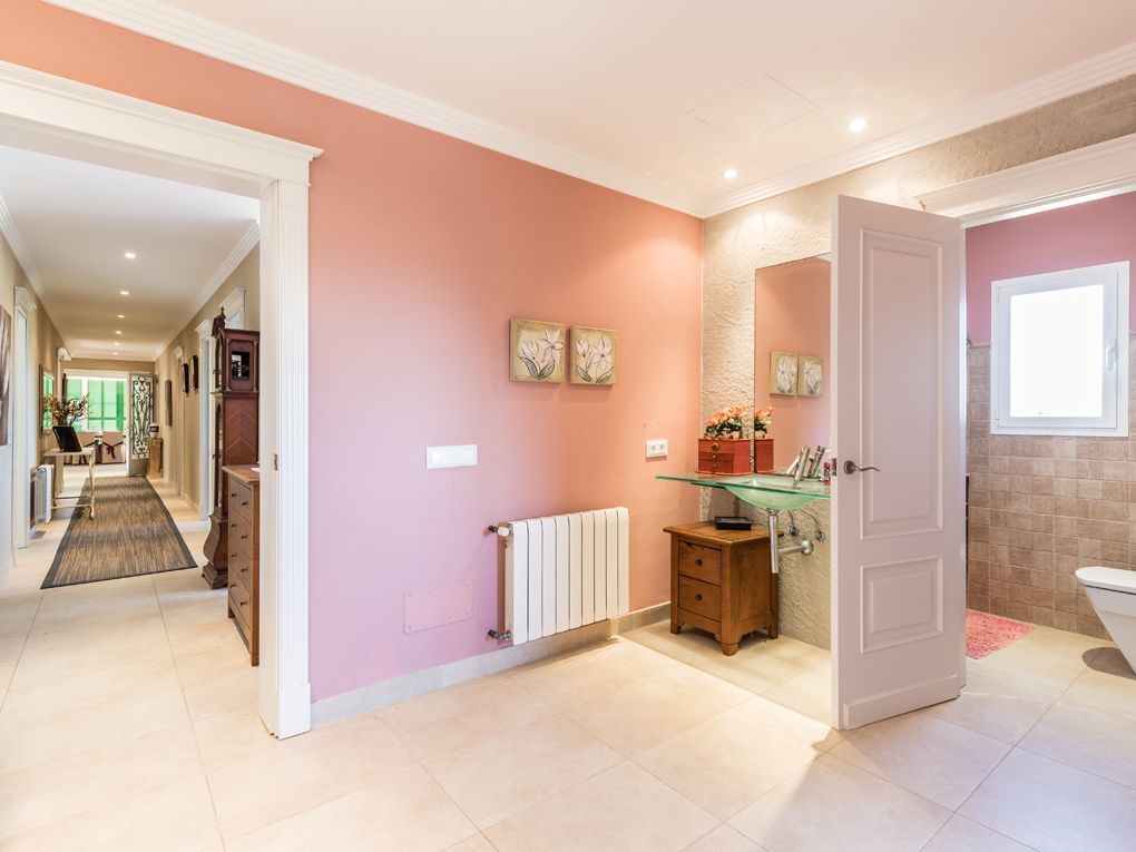 Spacious Finca for Sale in a quiet Area of  Algaida