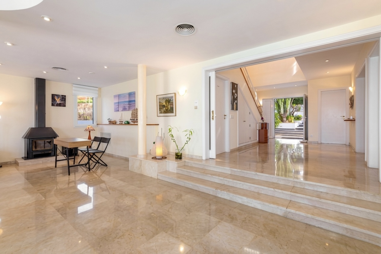 Gemütliche Villa zum Verkauf am Meer in Bahia Azul mit Mietlizenz
